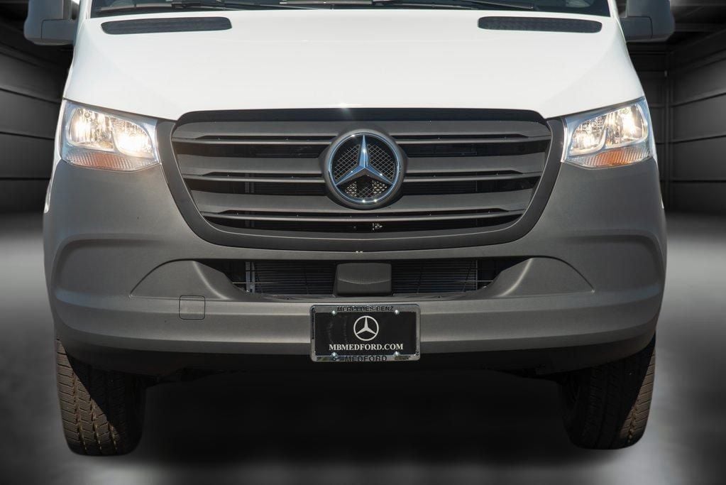 Thumbnail: 2025 Mercedes-Benz Sprinter - 13