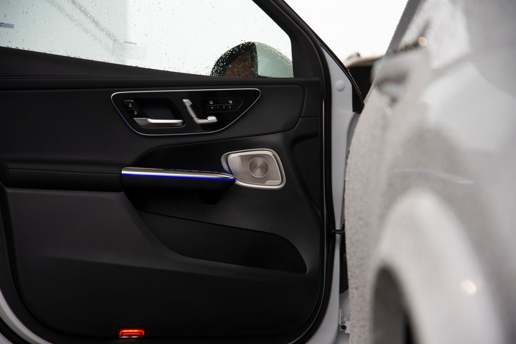 Thumbnail: 2026 Mercedes-Benz GLC - 9