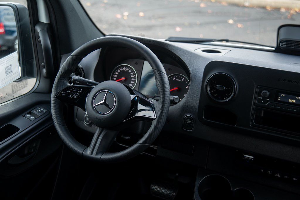 Thumbnail: 2025 Mercedes-Benz Sprinter - 30
