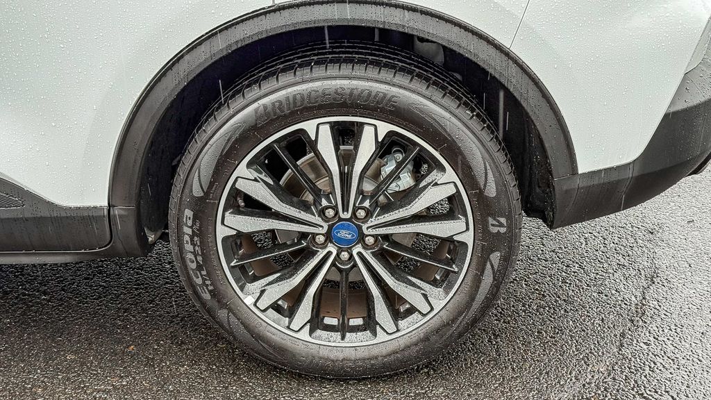 Thumbnail: 2022 Ford Escape - 10