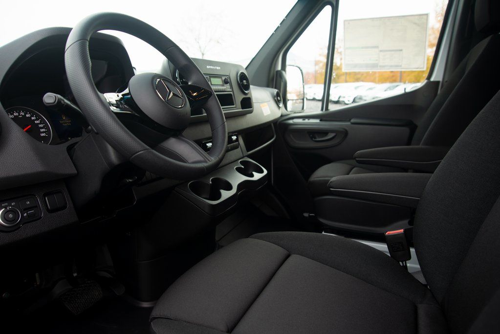 Thumbnail: 2025 Mercedes-Benz Sprinter - 35