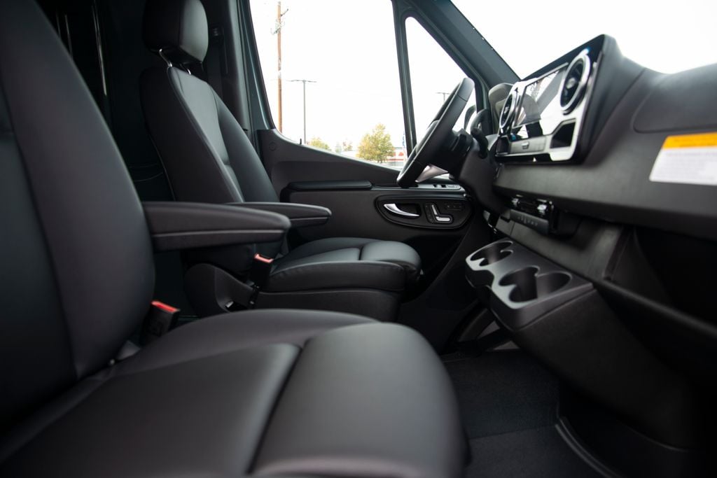 Thumbnail: 2025 Mercedes-Benz Sprinter - 14