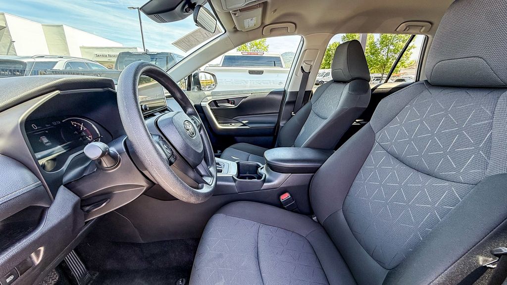 Thumbnail: 2025 Toyota RAV4 - 18