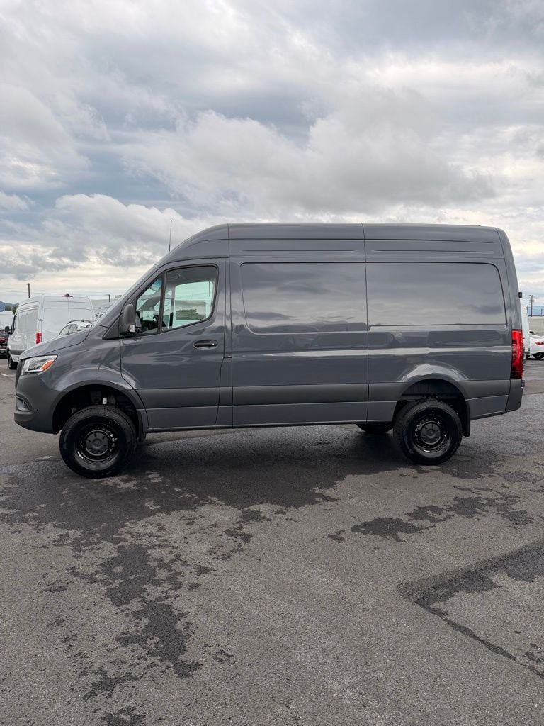 Thumbnail: 2026 Mercedes-Benz Sprinter - 3