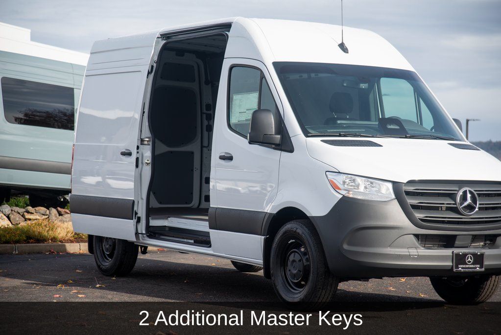Thumbnail: 2025 Mercedes-Benz Sprinter - 9