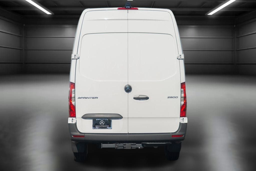 Thumbnail: 2025 Mercedes-Benz Sprinter - 4