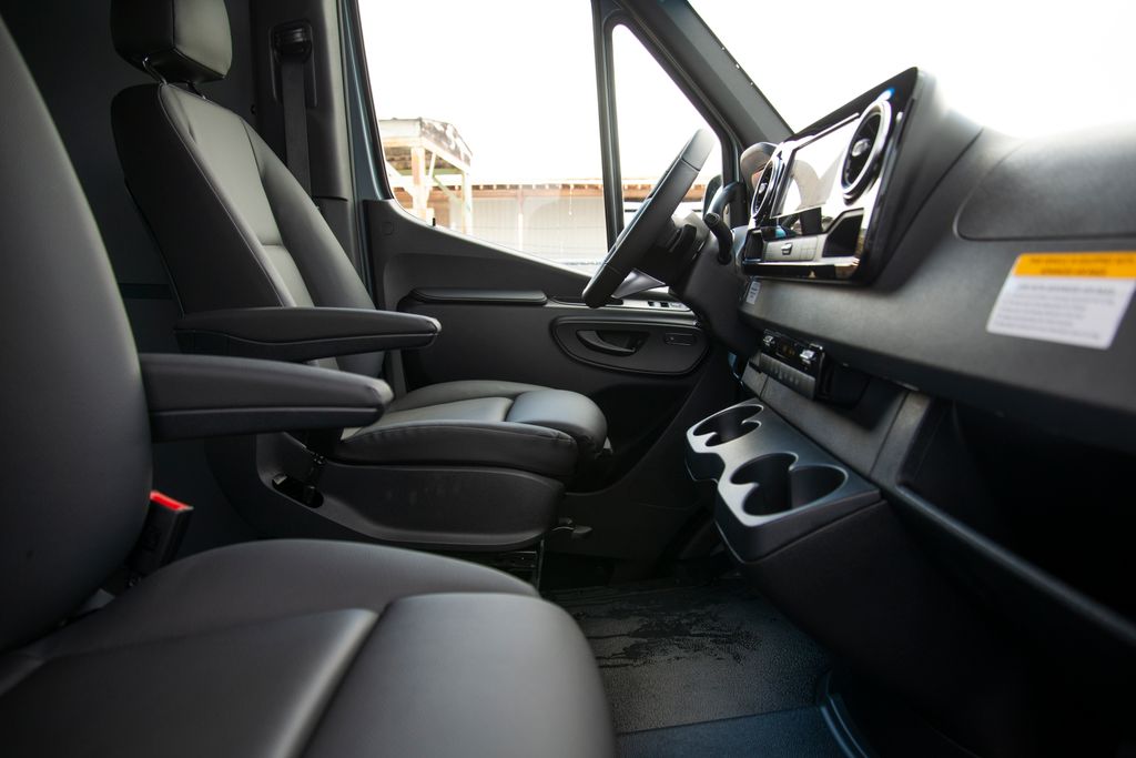 Thumbnail: 2026 Mercedes-Benz Sprinter - 14