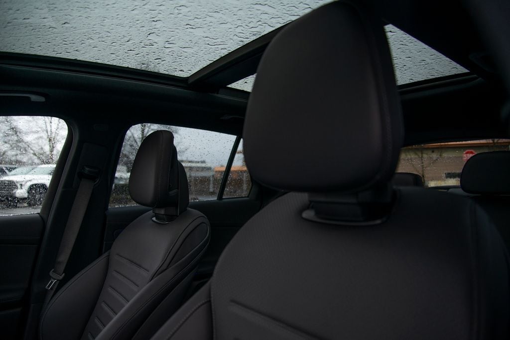 Thumbnail: 2026 Mercedes-Benz GLC - 10