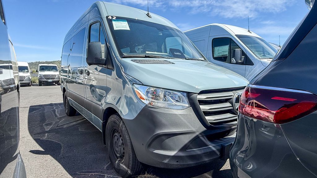 Thumbnail: 2025 Mercedes-Benz Sprinter - 4