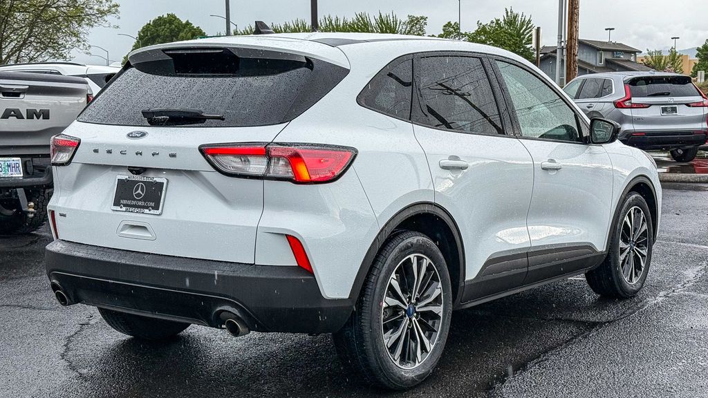 Thumbnail: 2022 Ford Escape - 6