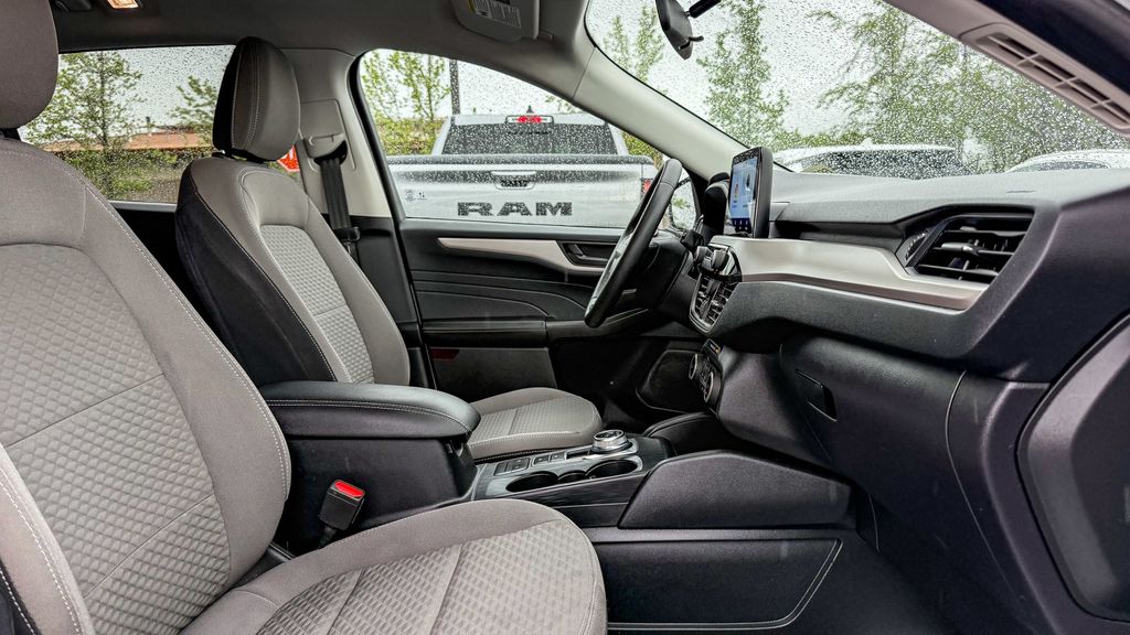 Thumbnail: 2022 Ford Escape - 16