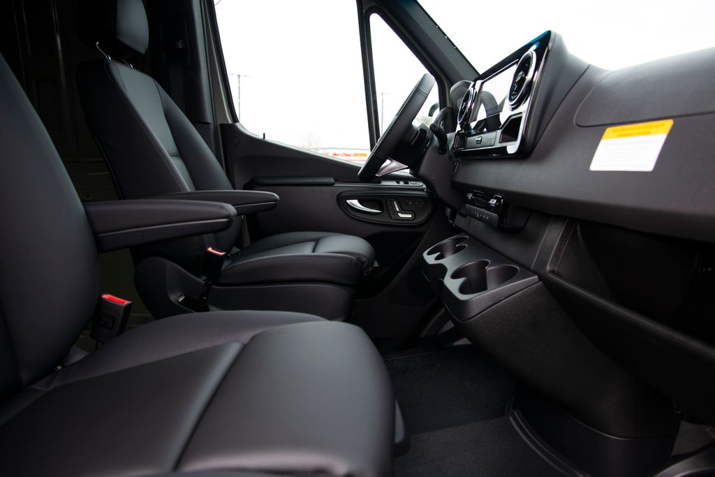 Thumbnail: 2026 Mercedes-Benz Sprinter - 15