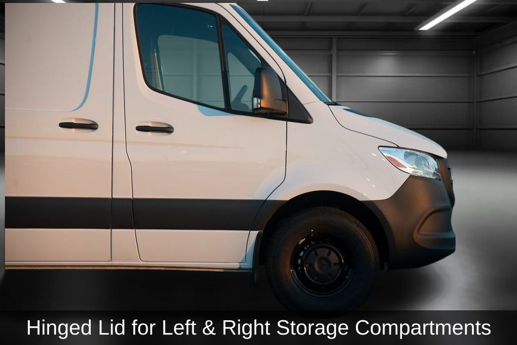Thumbnail: 2025 Mercedes-Benz Sprinter - 11