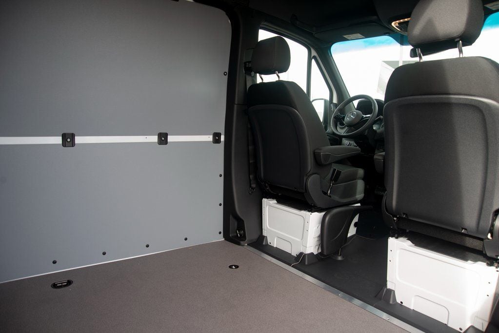 Thumbnail: 2025 Mercedes-Benz Sprinter - 41