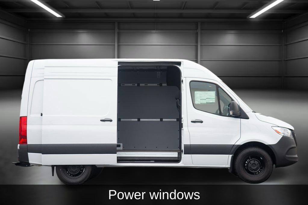 Thumbnail: 2025 Mercedes-Benz Sprinter - 8