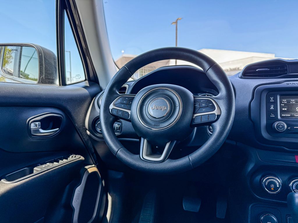 Thumbnail: 2017 Jeep Renegade - 14