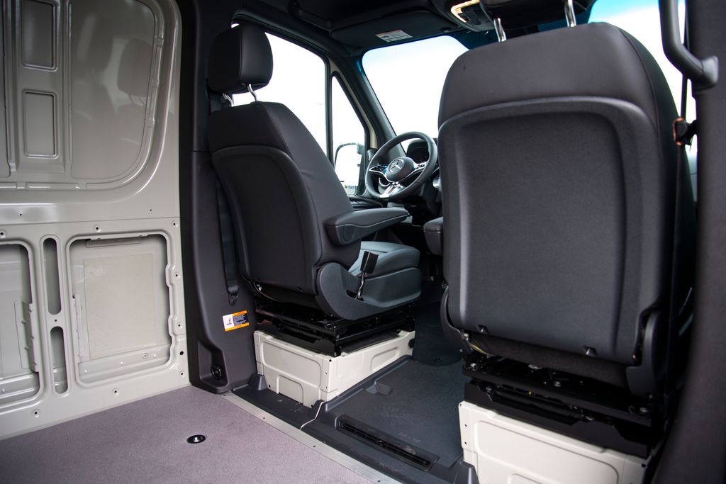 Thumbnail: 2026 Mercedes-Benz Sprinter - 21