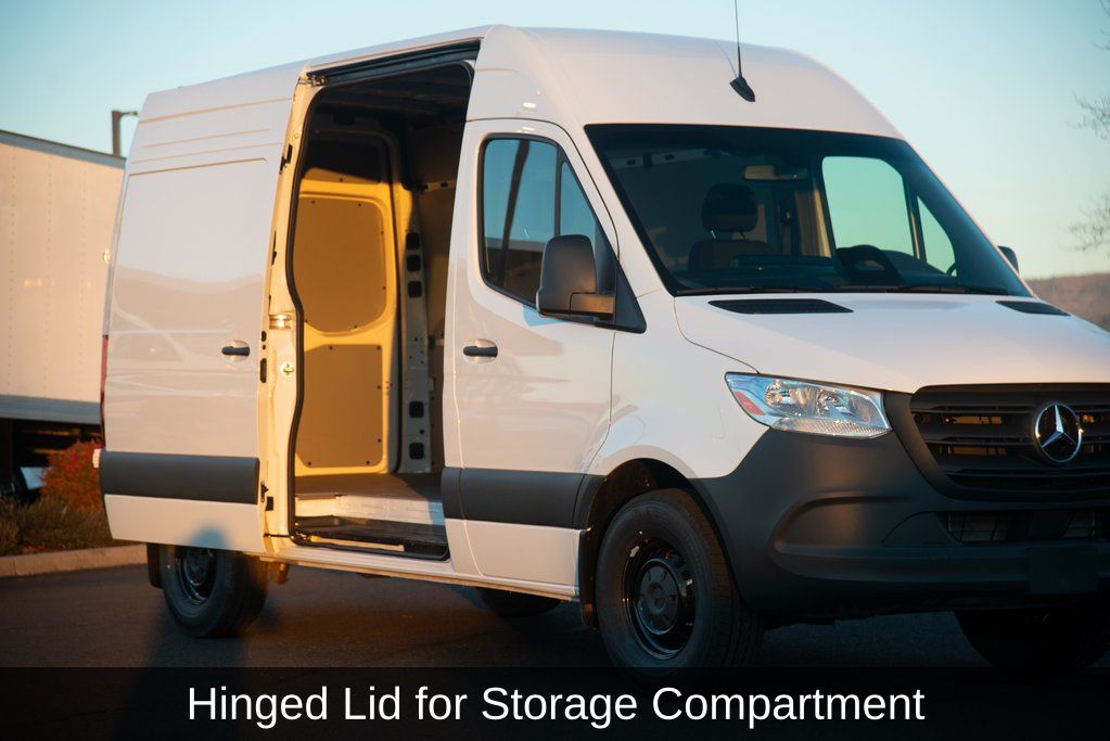 Thumbnail: 2025 Mercedes-Benz Sprinter - 9