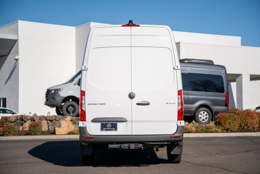 Thumbnail: 2026 Mercedes-Benz Sprinter - 6