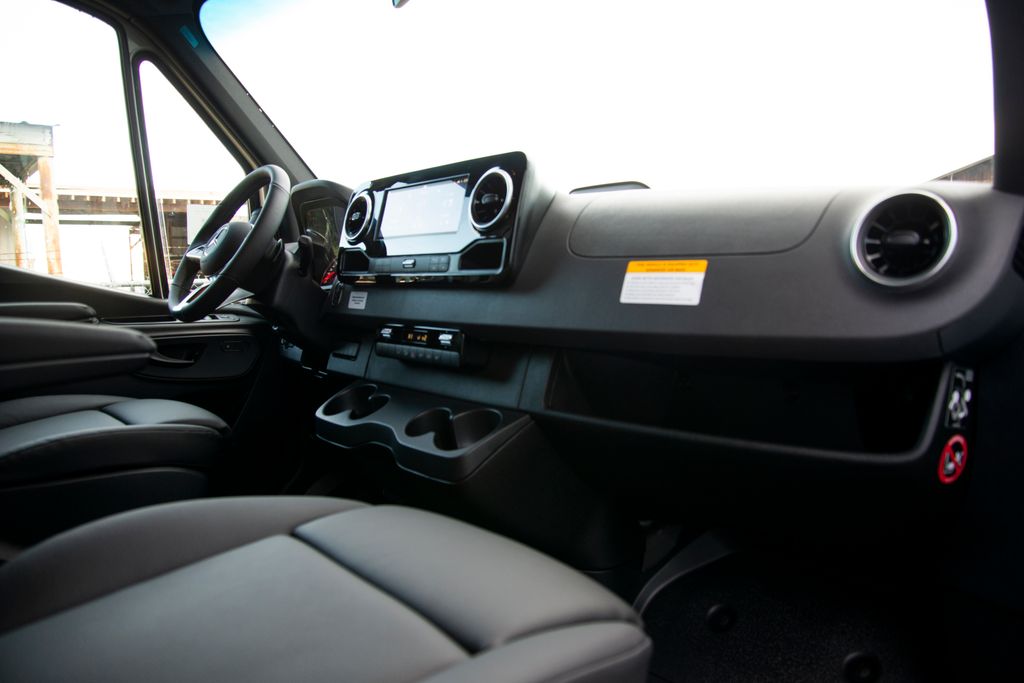 Thumbnail: 2026 Mercedes-Benz Sprinter - 14