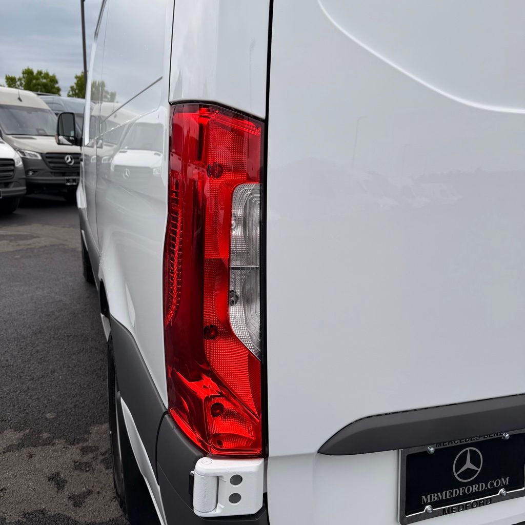 Thumbnail: 2026 Mercedes-Benz Sprinter - 9