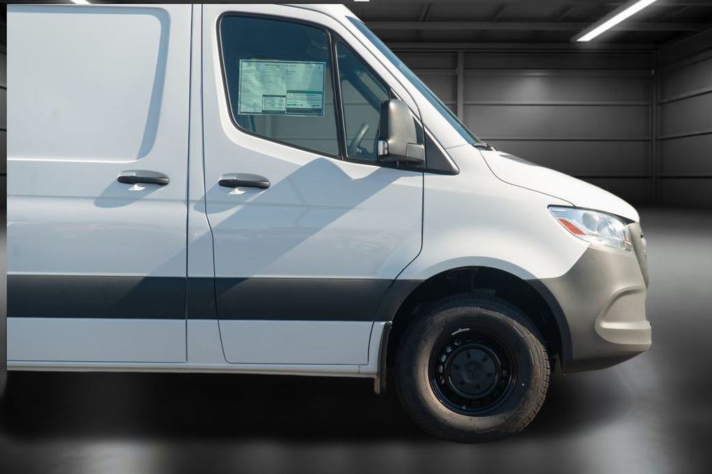 Thumbnail: 2025 Mercedes-Benz Sprinter - 9