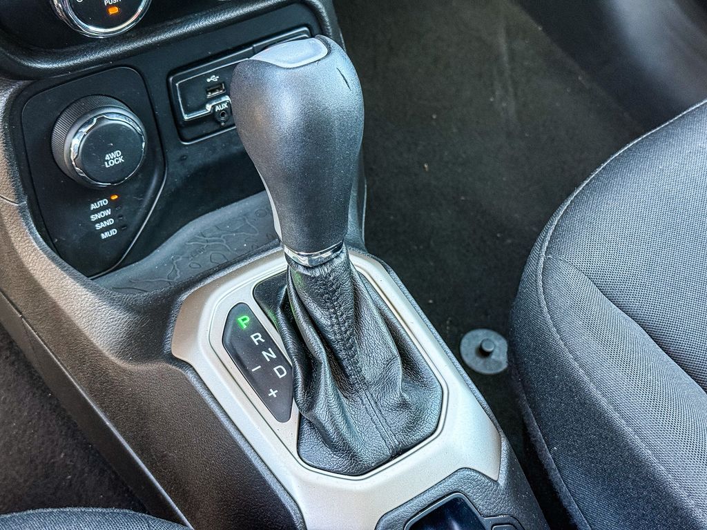 Thumbnail: 2017 Jeep Renegade - 22