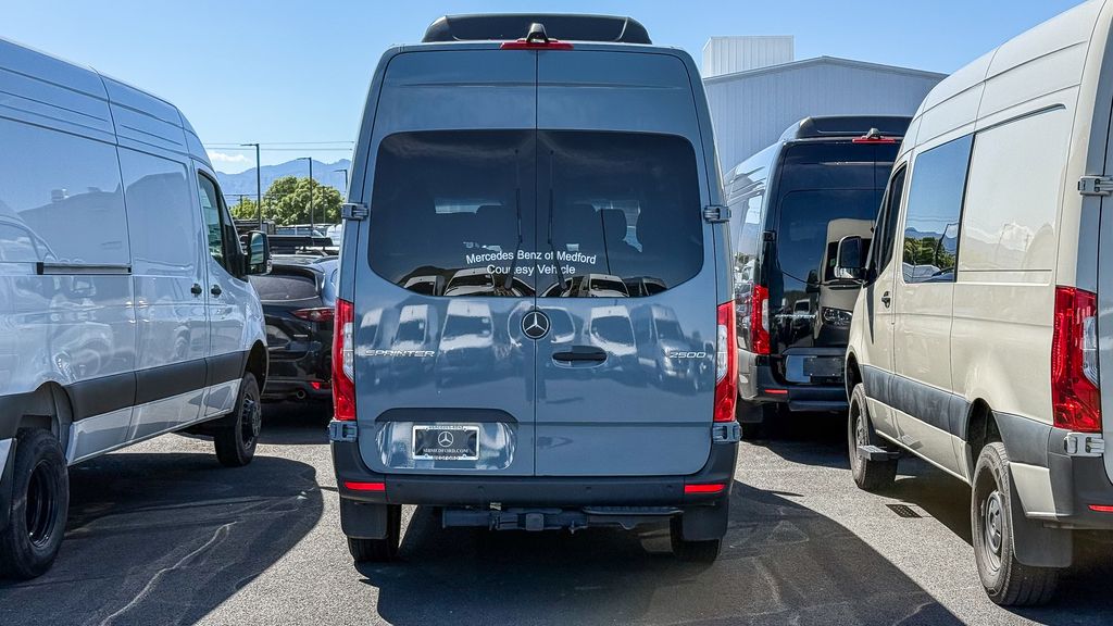 Thumbnail: 2025 Mercedes-Benz Sprinter - 7