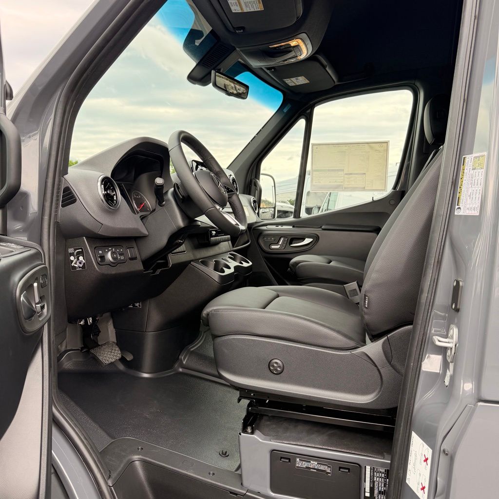 Thumbnail: 2026 Mercedes-Benz Sprinter - 21