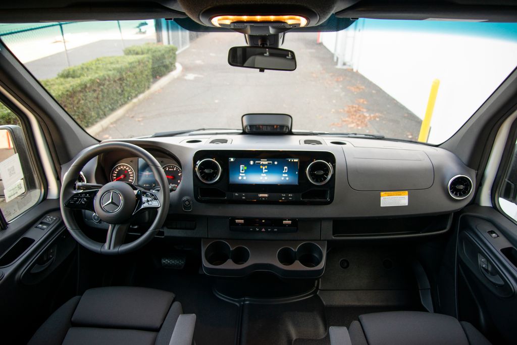 Thumbnail: 2026 Mercedes-Benz Sprinter - 15