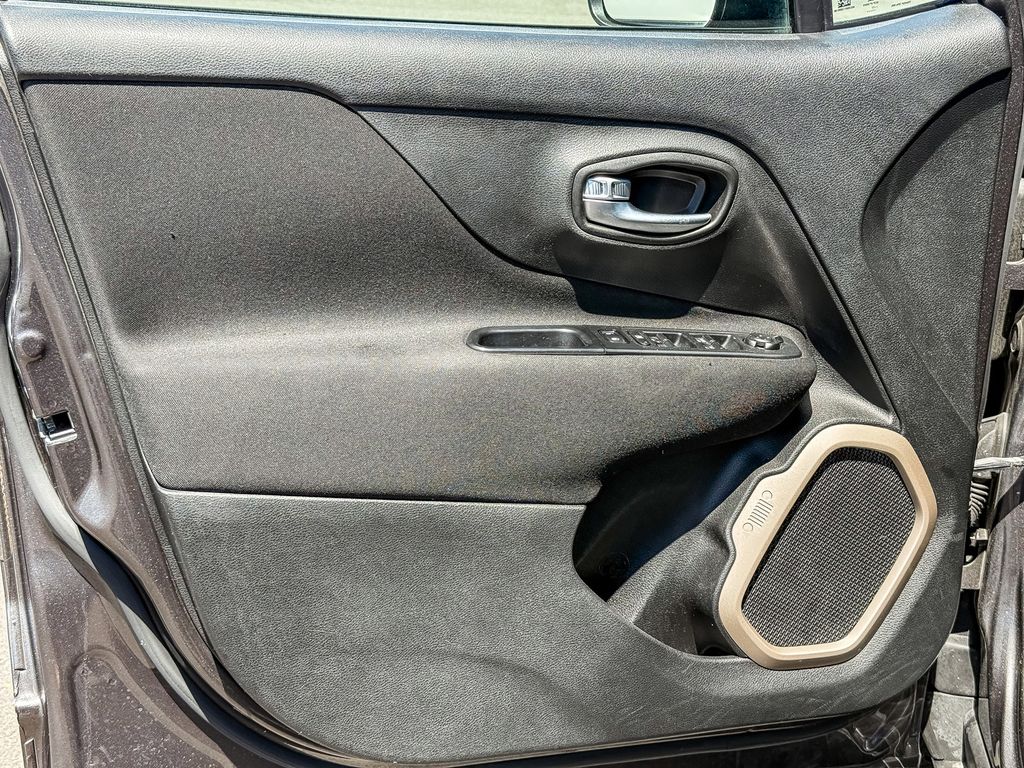 Thumbnail: 2017 Jeep Renegade - 19