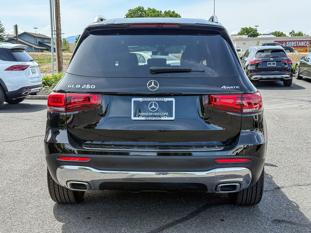 Thumbnail: 2022 Mercedes-Benz GLB - 8