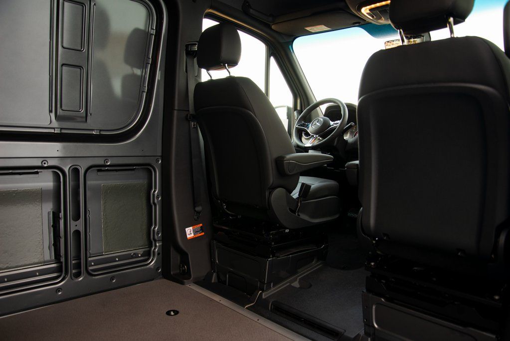 Thumbnail: 2025 Mercedes-Benz Sprinter - 19