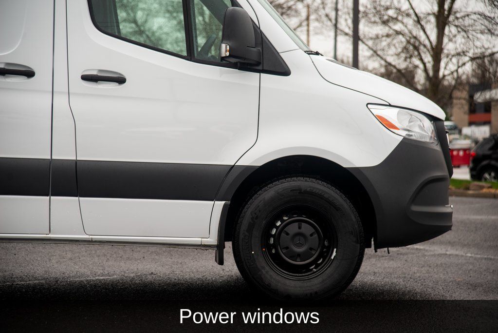 Thumbnail: 2025 Mercedes-Benz Sprinter - 11