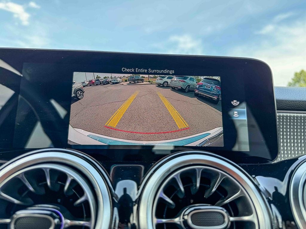 Thumbnail: 2022 Mercedes-Benz GLB - 24