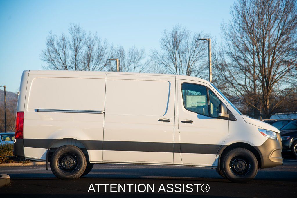 Thumbnail: 2025 Mercedes-Benz Sprinter - 7