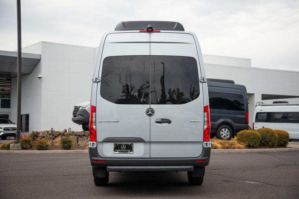 Thumbnail: 2025 Mercedes-Benz Sprinter - 4