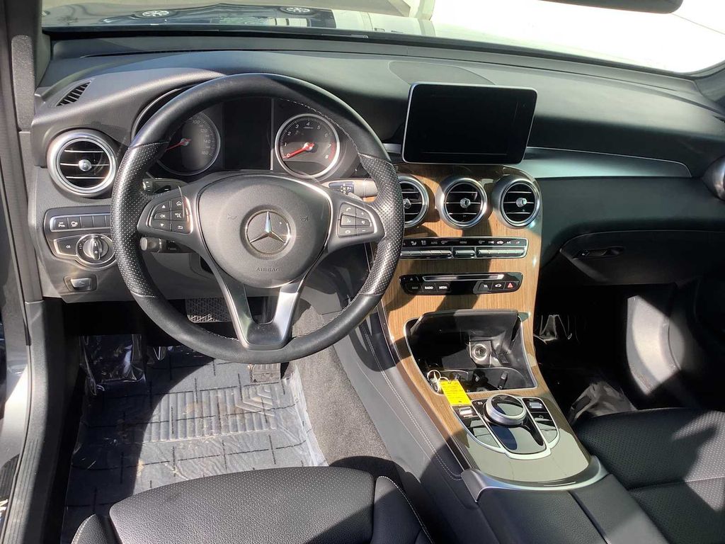 Thumbnail: 2019 Mercedes-Benz GLC - 10