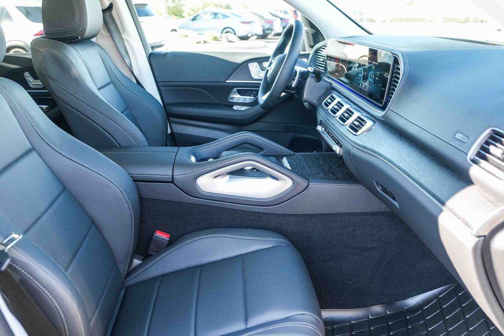 Thumbnail: 2026 Mercedes-Benz GLS - 17