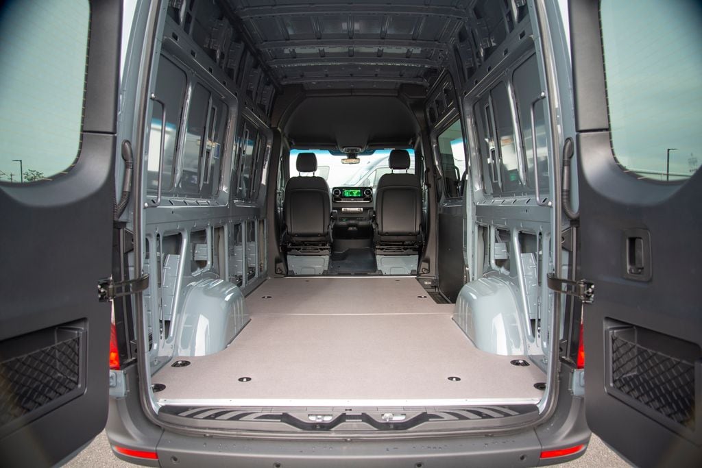 Thumbnail: 2025 Mercedes-Benz Sprinter - 19