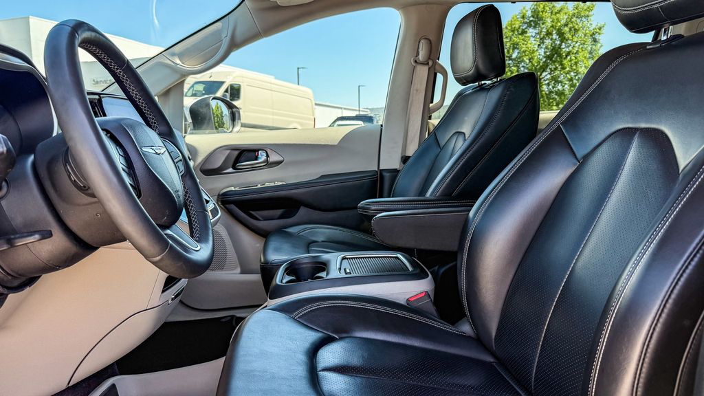 Thumbnail: 2023 Chrysler Pacifica - 19