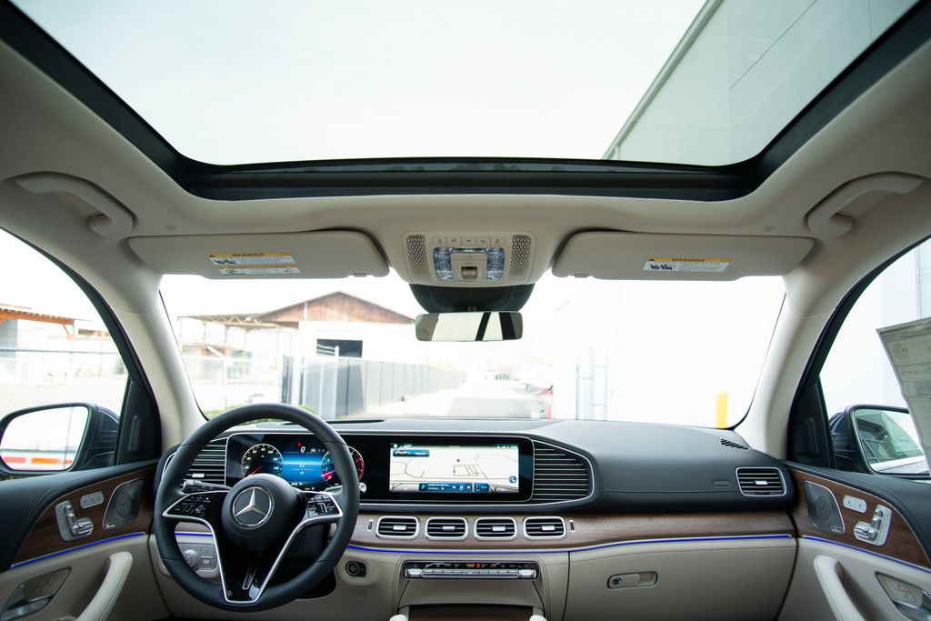 Thumbnail: 2026 Mercedes-Benz GLE - 16