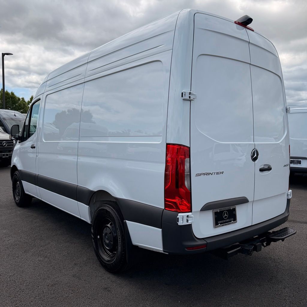Thumbnail: 2026 Mercedes-Benz Sprinter - 4
