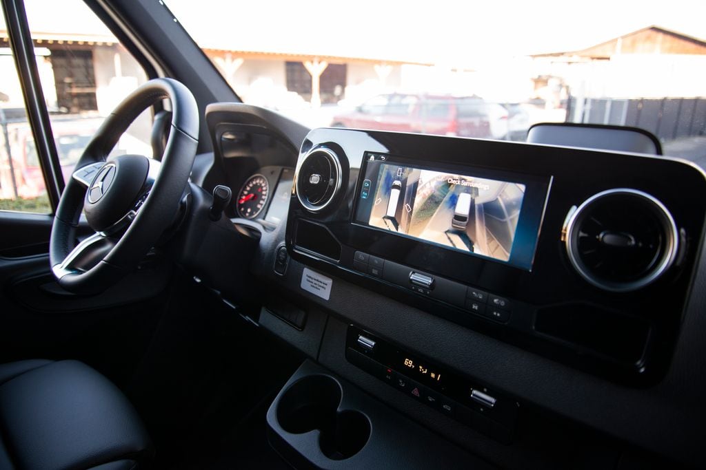 Thumbnail: 2026 Mercedes-Benz Sprinter - 16