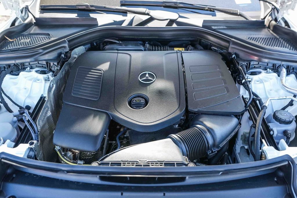 Thumbnail: 2025 Mercedes-Benz GLC - 31