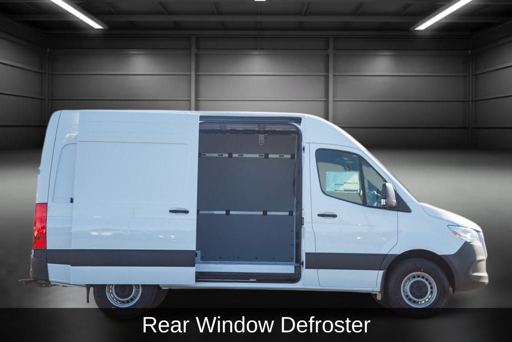 Thumbnail: 2025 Mercedes-Benz Sprinter - 8