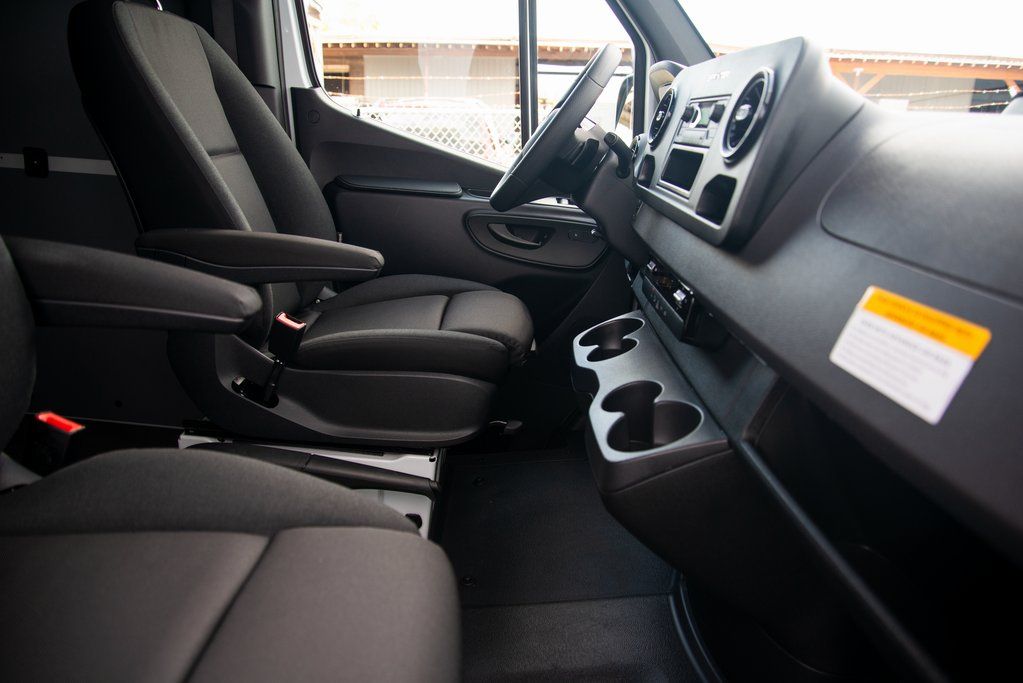 Thumbnail: 2026 Mercedes-Benz Sprinter - 15