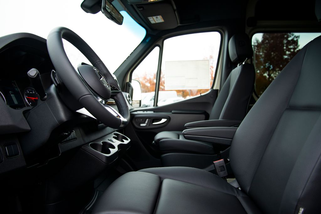 Thumbnail: 2026 Mercedes-Benz Sprinter - 13