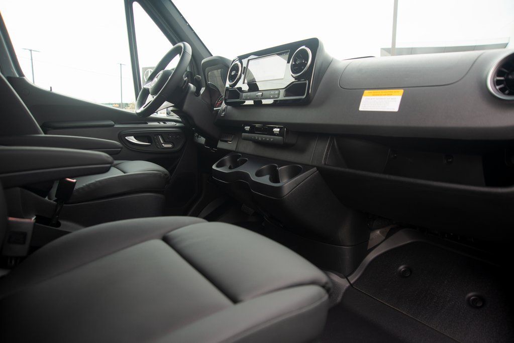 Thumbnail: 2025 Mercedes-Benz Sprinter - 18