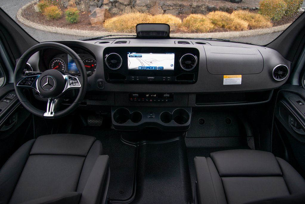 Thumbnail: 2025 Mercedes-Benz Sprinter - 16